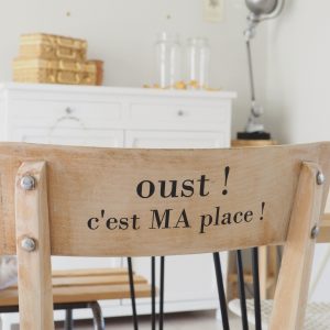 Oust ! C'est ma place