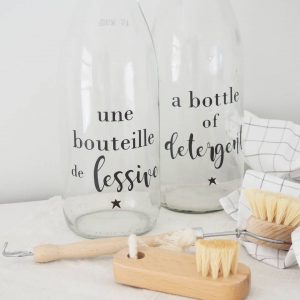 Une bouteille de lessive