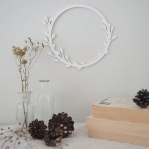 Couronne en bois blanc